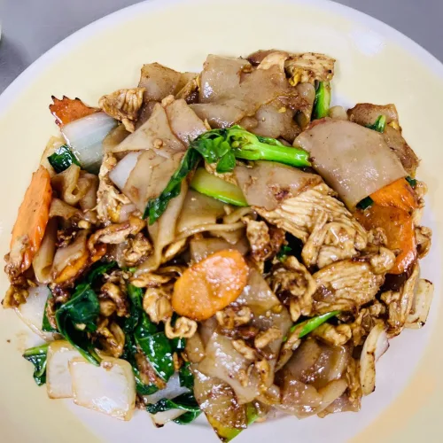 Pad See Ew - Stir-fried wide rice noodles with Chinese broccoli