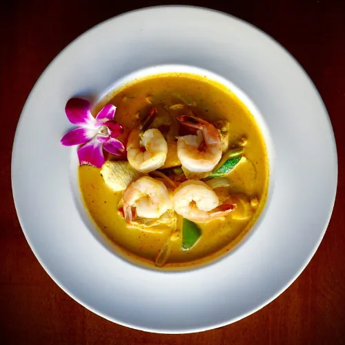 Yellow Curry - Aromatic curry with coconut milk and pineapple